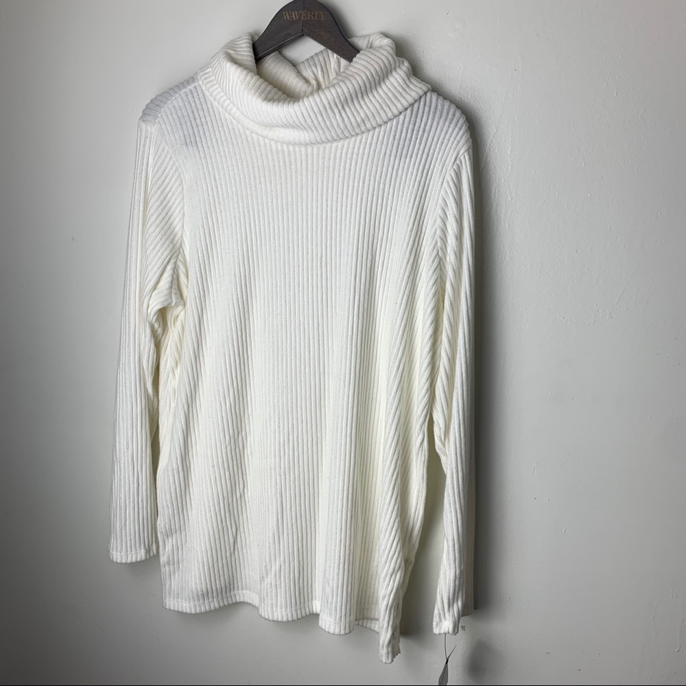 Liz Claiborne ribbed long sleeve turtle neck top